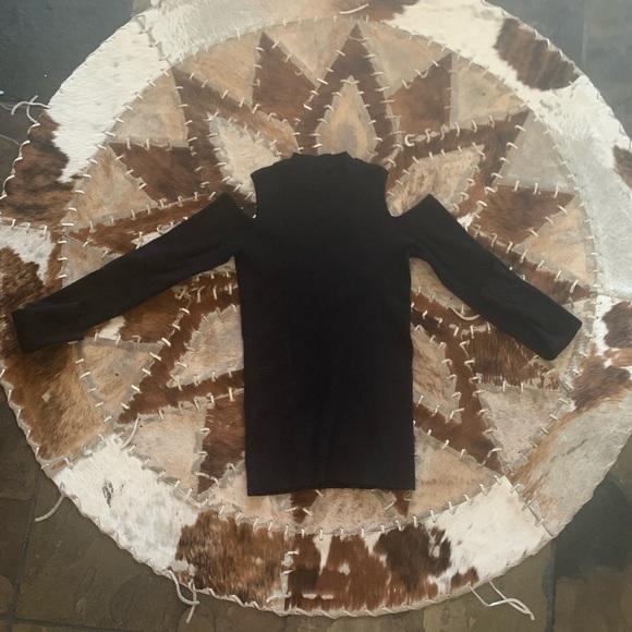 REVAMPED - Shoulder less Knit 4 FOR $25 - Picture 5 of 5